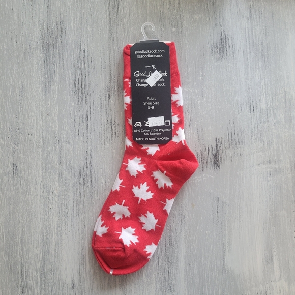 2/$15 Canada Maple Leaf Crew Socks - Picture 2 of 3